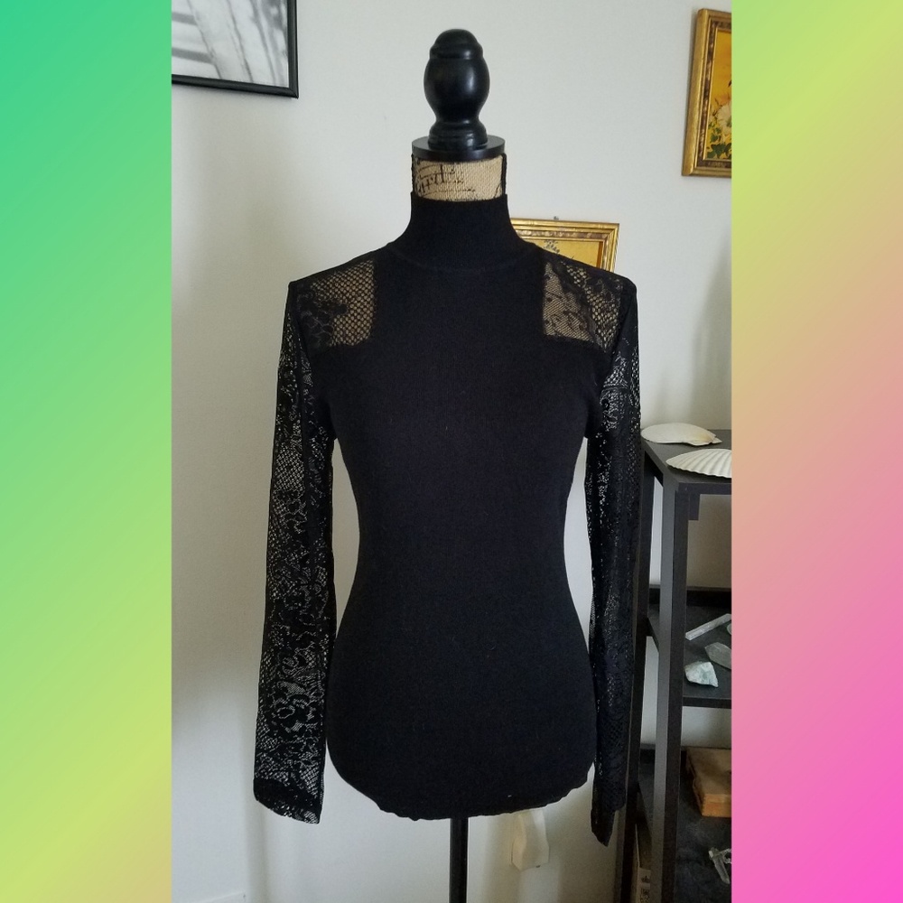 🕸🕸Black Lace Pullover🕸🕸
